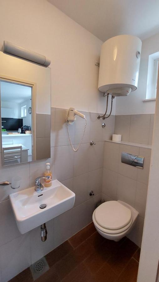 Sailing Forever Bungalow Kastela Bagian luar foto