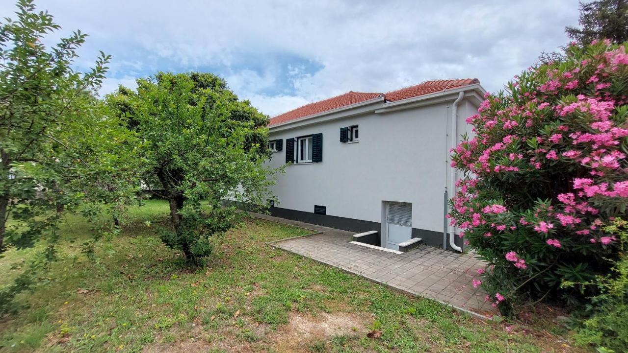 Sailing Forever Bungalow Kastela Bagian luar foto