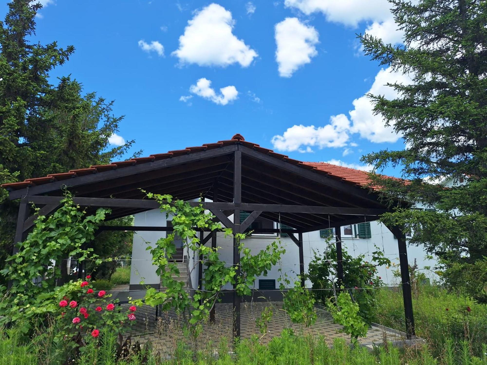 Sailing Forever Bungalow Kastela Bagian luar foto